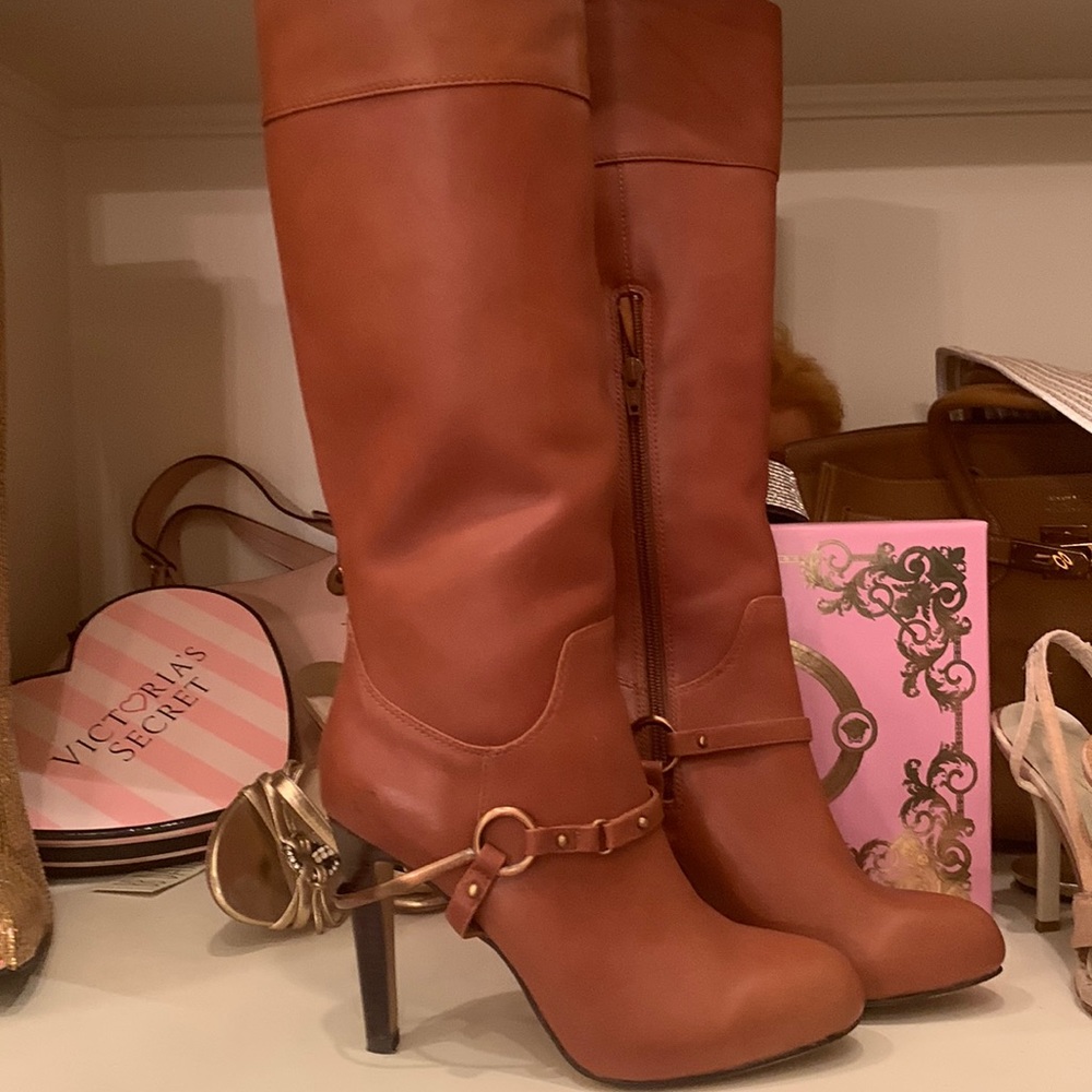 Tory Burch Boots